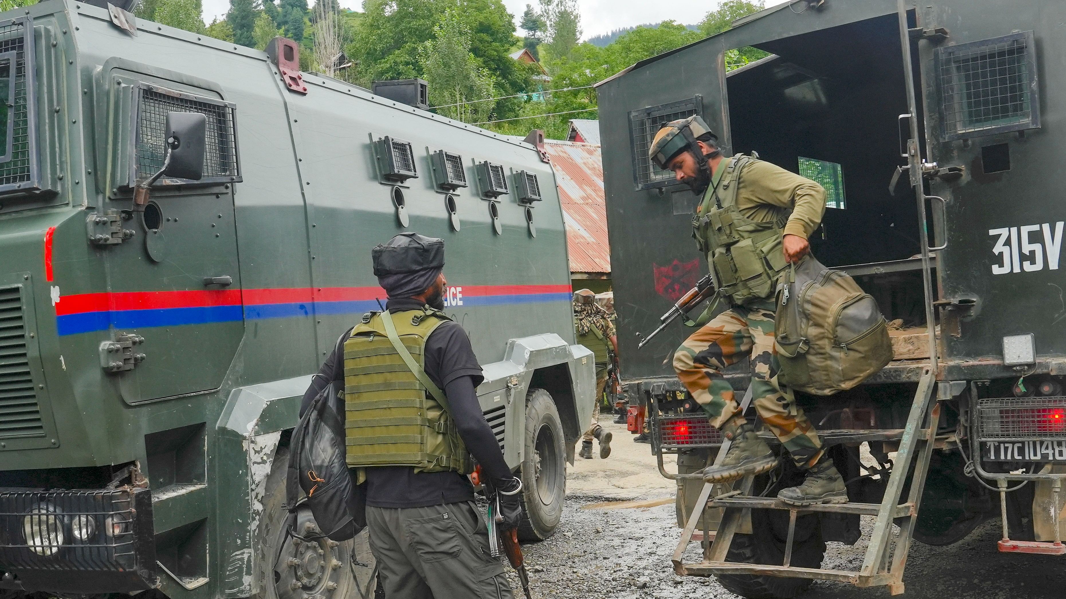 <div class="paragraphs"><p>Army personnel during an encounter with terrorists at Ahlan Gagarmandu forest area, in Anantnag district of South Kashmir, Sunday, Aug. 11, 2024. Two Army personnel and a civilian were killed in the gunfight between security forces and terrorists.</p></div>